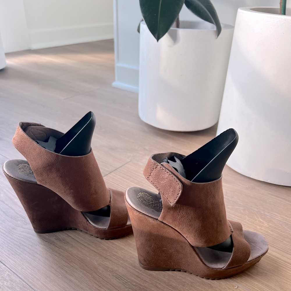 Vince Camuto Wedges tan - Velcro strap